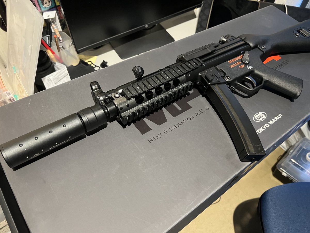 tanatarian's tweet photo. 次からちゃんと使って、CATと次世代mp5比べたい。ただ、ハンドカードを金属コッテコテのやつにしたので腕力的に1日は使えないかもしれない笑 https://t.co/5YwAbtCrcZ