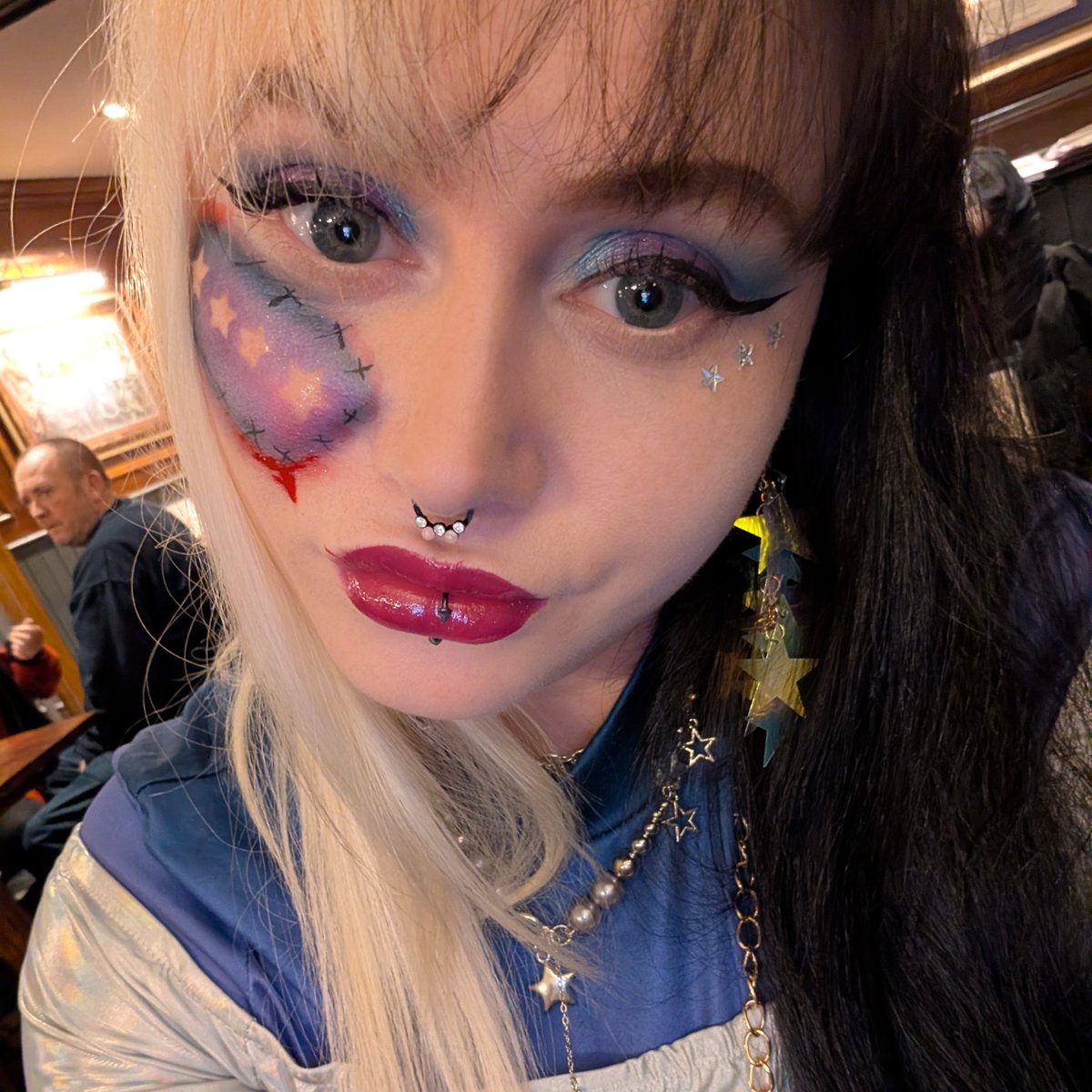 amyrose94x's tweet photo. #NewProfilePic #halloween https://t.co/dEYTXuf9ga