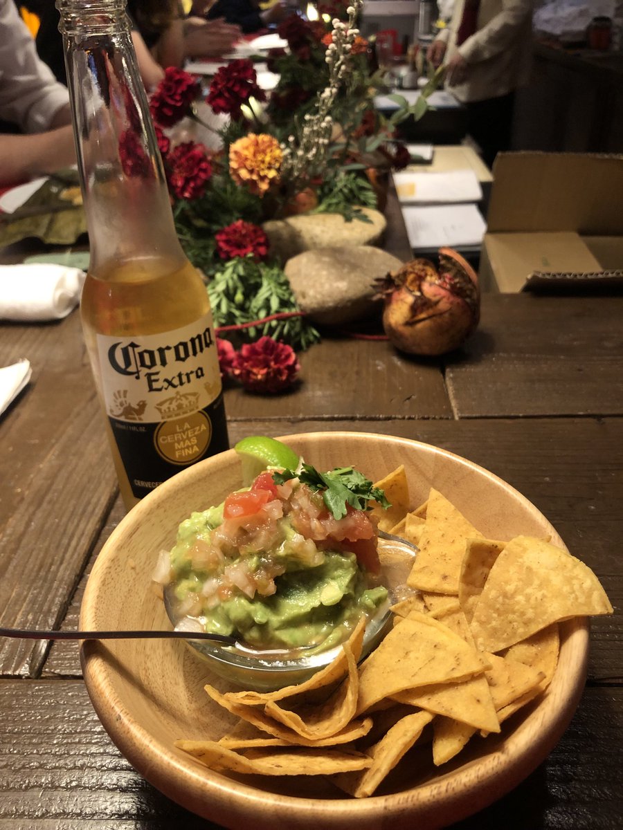 今日11/2は死者の日。赤坂が始まりずーっとトライアスロンだった。久々ね休日は代官山パーフェクトルームの整体へ行き、ご近所のTakobarでタコスとビール。休肝日にはならなかった．明日はバーフラワーズ、8pmから居るので応援お頼み申す！