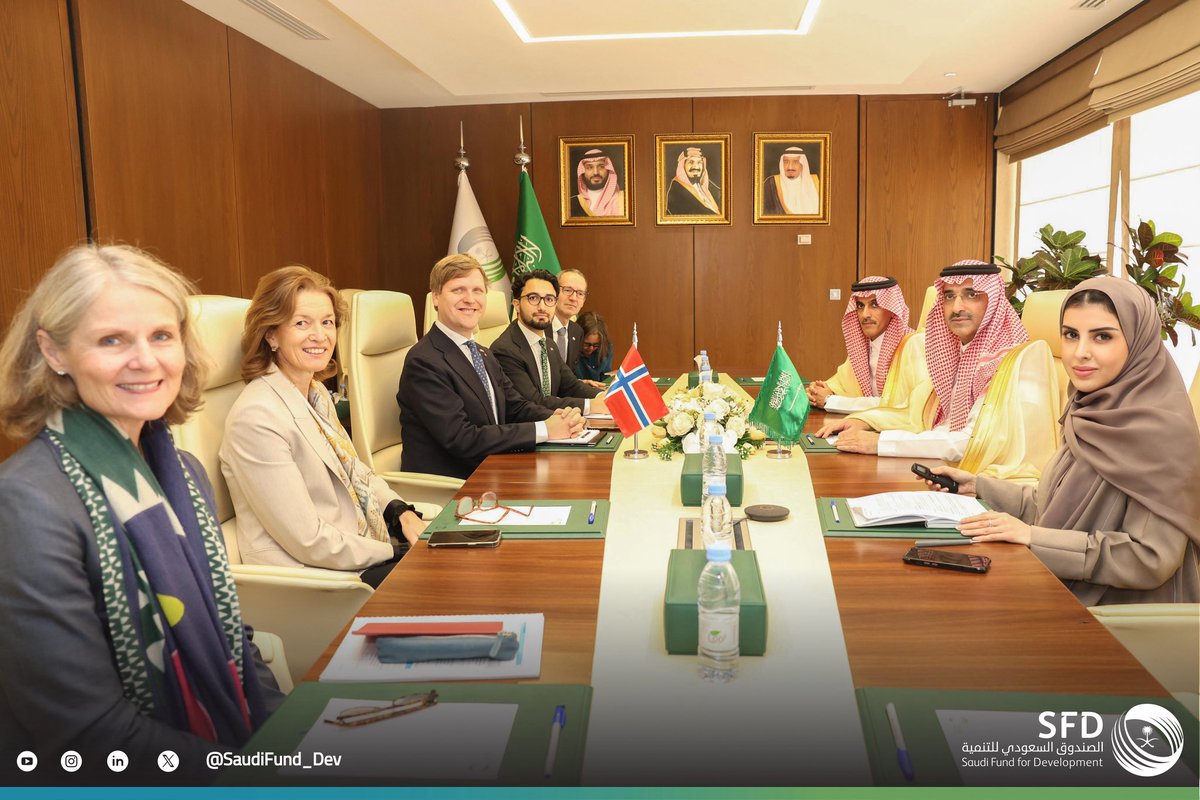 SaudiFund_Dev's tweet image. #Riyadh | #SFD CEO Mr. Sultan Al-Marshad welcomed today at the Fund’s headquarters the Minister of International Development of the Kingdom of Norway H.E. Mr. Åsmund Grøver Aukrust, and his accompanying delegation. During their meeting, avenues of development cooperation between…