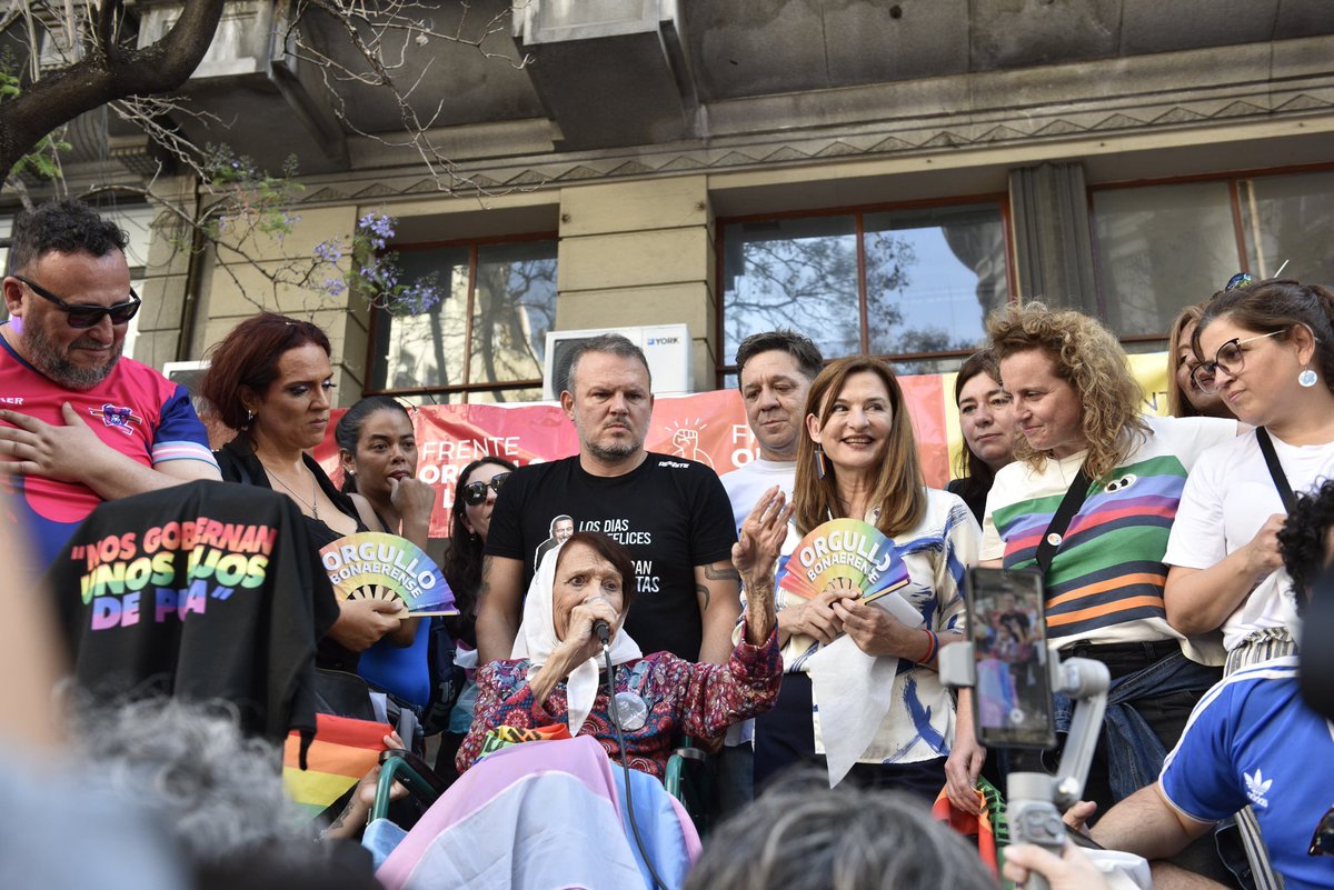 Pañuelazo por la #MemoriaVerdadyJusticia #34MarchaDelOrgullo