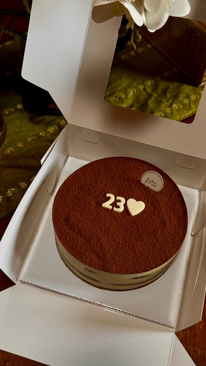younuoh's tweet photo. Haloo semuanyaa ijin promosi yaa, buat temen-temen di Bali yang mau cari tiramisu, matcha tiramisu, dan burnt cheese tart boleh mampir ke instagram nya bakeforia yaa, selain whole cake, kita juga jual yang per slice🫶 https://t.co/GtcUaU1sBq