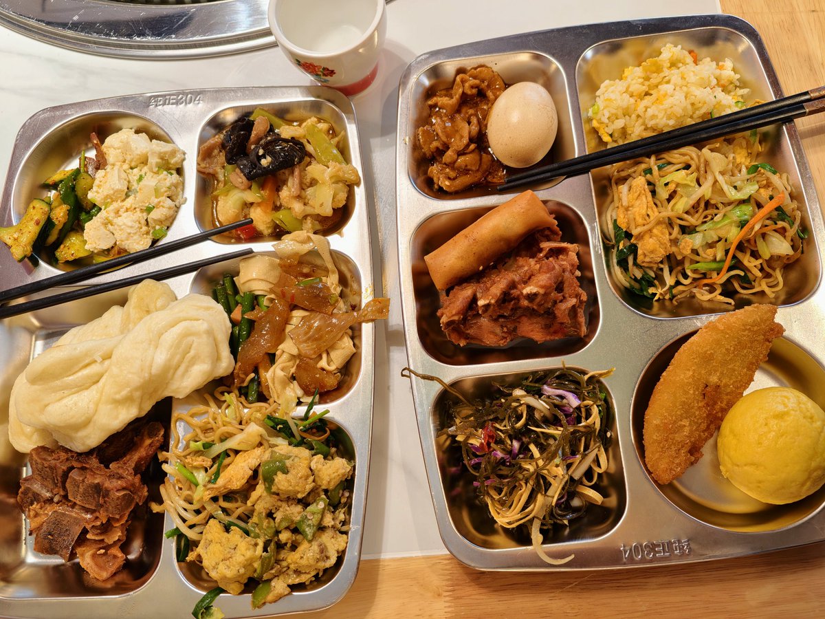 ウルトラマンガイアの聖地·立教大学池袋キャンパス！
その隣の高等部·中等部の文化祭に行ってきたでござるッ！
中学1年生でこんなに勉強内容を応用した自由研究をしているのか…と衝撃を受けたでござる
蜜雪冰城と中華料理ブッフェ好吃！

Ultraman Gaia filming location, Rikkyo University