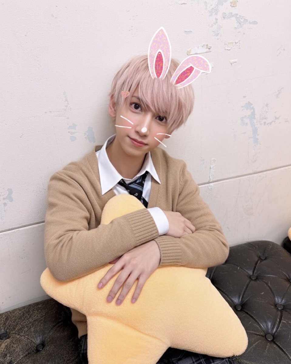 ikegaku_rin's tweet image. 受けの僕🐰と攻めの俺🎠どっちが好き？

フォロワー100人突破🎉
まだ1日も経ってないのに本当にありがとうございます！
これからもよろしくお願いします！
イケガクでみなさんに会うことを楽しみにしてます！

#BL漫画 #受け攻め #イラスト 
#フォロワー100人記念日
