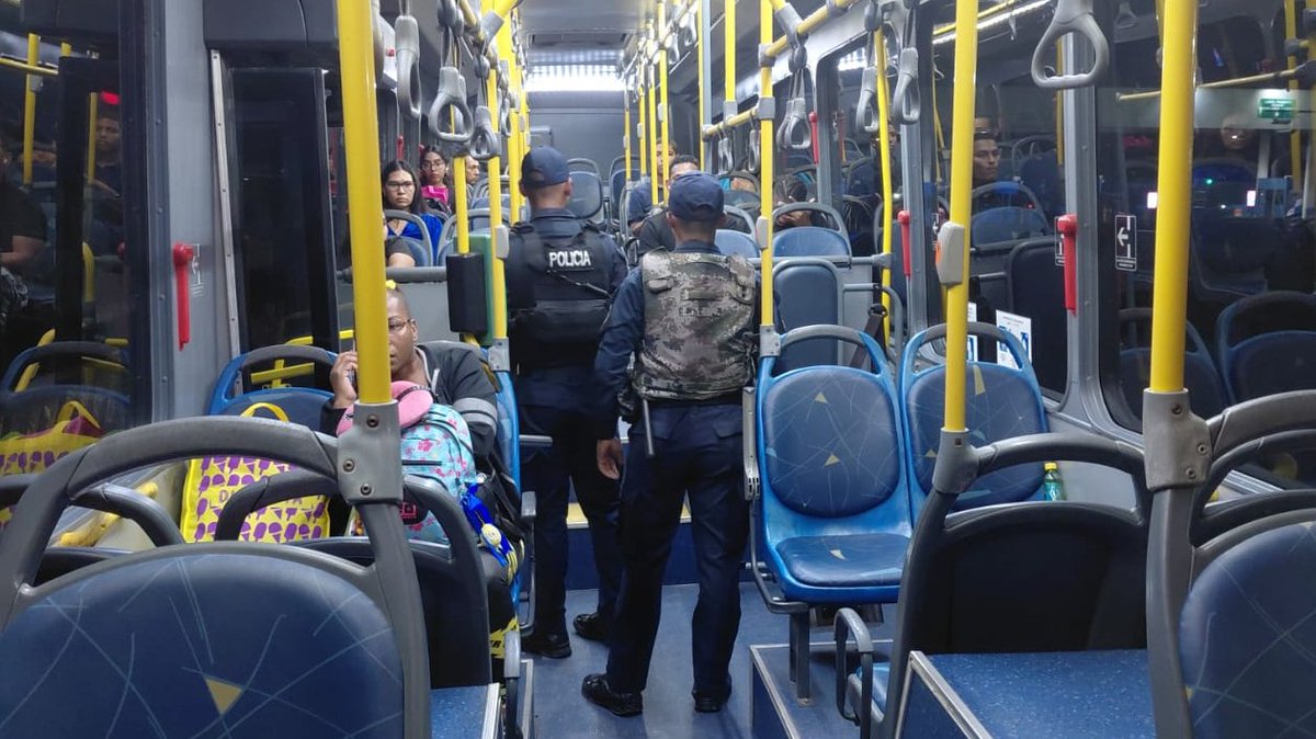 👮‍♂️ Comprometidos con tu seguridad

Actualmente, MiBus en coordinación con la Policía Nacional están realizando recorridos y verificaciones a bordo de algunos de nuestros buses en el Corredor, como parte de las acciones preventivas para garantizar la seguridad de nuestros clientes