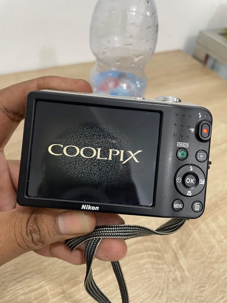 matchaaefvv's tweet photo. Nikon coolpix L28 850k
* pakai baterai AA gak ribet banyak di Indomaret
*  CCD sensor
*  res max 20mp

kondisi:
*  Fisik bagus, selebihnya cek foto 
*  Sudah dites motret dan video rec berfungsi normal No minus
*  Layar jernih, no vignet, no Polaris https://t.co/KIuXQZRyAb
