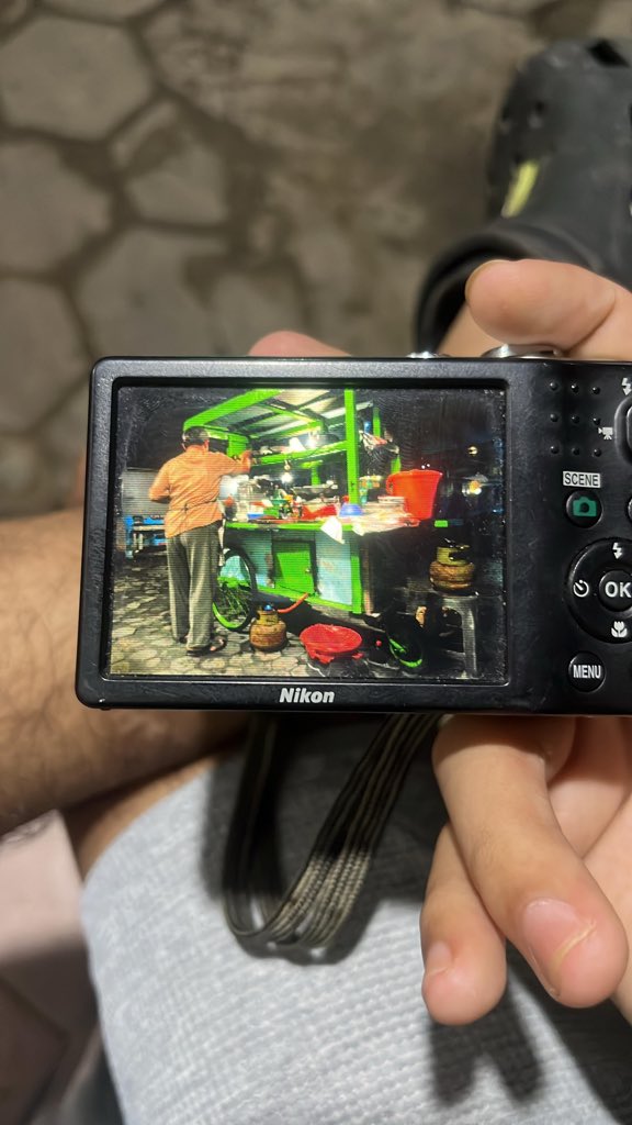 matchaaefvv's tweet photo. Nikon coolpix L28 850k
* pakai baterai AA gak ribet banyak di Indomaret
*  CCD sensor
*  res max 20mp

kondisi:
*  Fisik bagus, selebihnya cek foto 
*  Sudah dites motret dan video rec berfungsi normal No minus
*  Layar jernih, no vignet, no Polaris https://t.co/KIuXQZRyAb