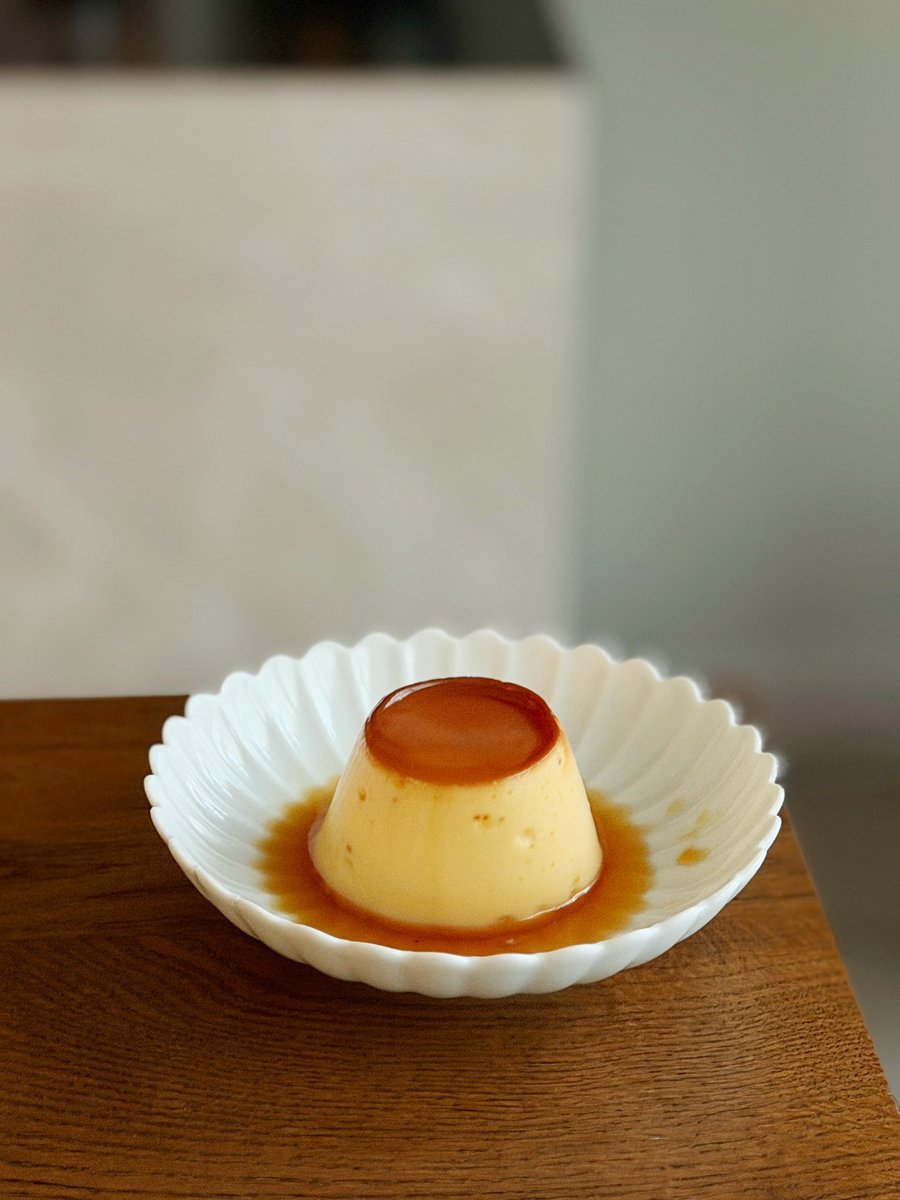 แอบแว๊บมาแจกสูตรพุดดิ้งอร่อยๆ แบบไม่ใช้เตาอบค่า

อุปกรณ์ 
ถ้วยพุดดิ้ง 150 ml. 4 ถ้วย

วัตถุดิบ
ส่วนที่ 1 คาราเมล
น้ำตาลทราย 30 g
น้ำเปล่า 15 g

ส่วนที่ 2 พุดดิ้ง
นมจืด 380 g
ไข่ไก่ (เบอร์ 2) 3 ฟอง
ไข่แดง 1 ฟอง
น้ำตาลทราย 70 g
กลิ่นวนิลลา 3-5 g

วิธีทำ 
1