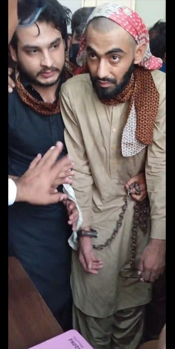 اگر چيچلائي قتل نه ٿا ڪيا وڃن ته انهن باشعور عدم تشدد جي نوجوانن   جو  ايڪسپلائيٽ ابيوز ڪيو وڃي ٿو💔 
هي ڪهڙي نسل پوليس ۾ ڀرٿي ڪيل آهي هي ڪهڙي غلازت هن ملڪ تي حڪومت پئي ڪري 😔
سخت مذمت ٿا ڪريون هن بزدلاڻي حرڪتن جي ،حڪومت، عدالت جي عزت به نه ٿي ڪري افسوس آهي. <a href="/hrw/">Human Rights Watch</a>
#GhaniAman