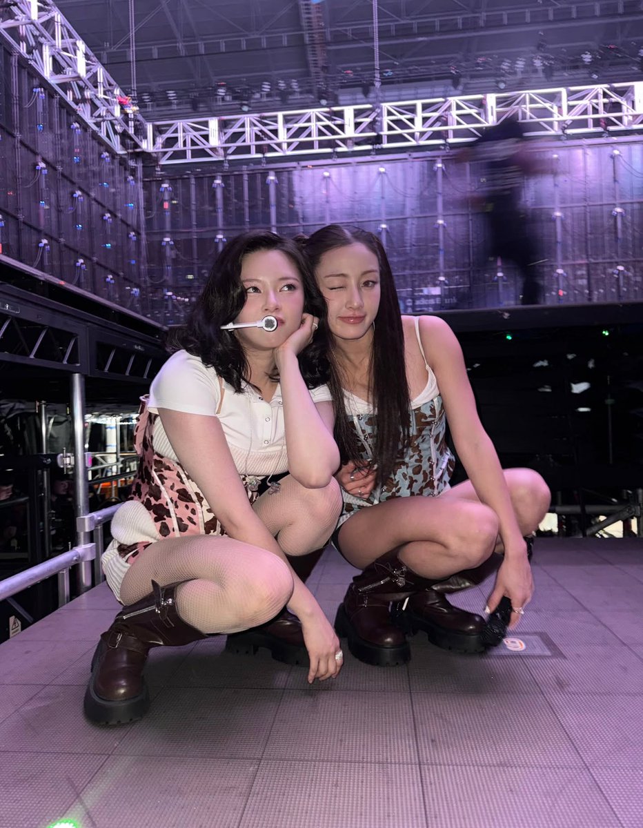 godmitzu's tweet image. JEONGYEON AND JIHYO CUTIES