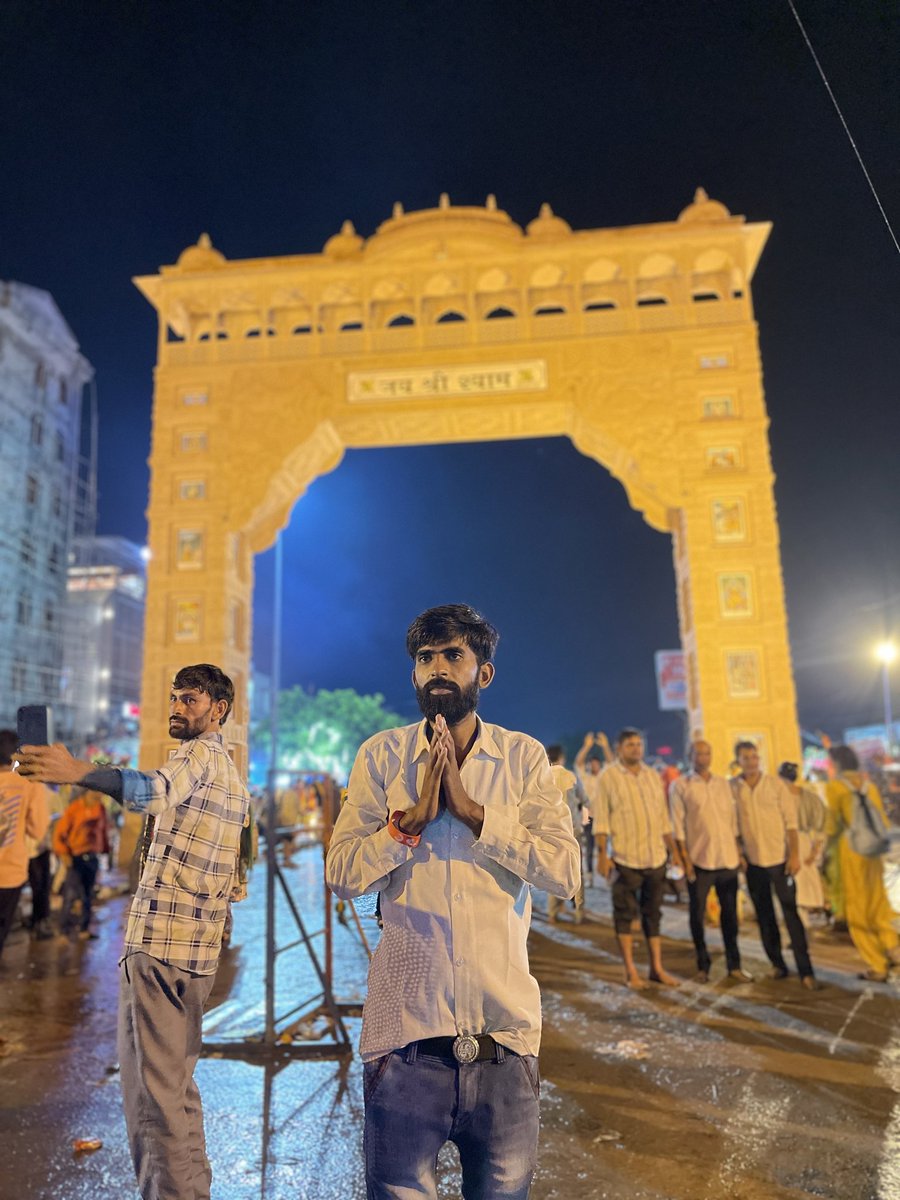 rajaramnayak52's tweet photo. तकदीर से मिलती है, मेरे श्याम तेरी चौखट..🌹
Happy Birthday Shyam 💝🎂🎉
#श्रीश्याम #खाटूधाम 
#खाटूनरेश #श्यामसरकार 
@KhatuDhamm 
बोलो शीश के दानी की #जयहो 
#जयश्रीश्याम https://t.co/9OrY8F9Y1L