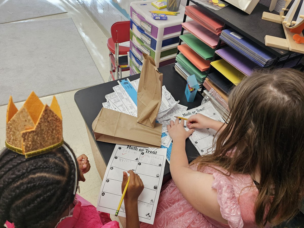 ArlingtonJmcss's tweet photo. Friday recap! Mrs Jennifer Malphrus’ 3rd grade scholars math practiced TNready questions with "Math or Treat". WTG Mrs Malphrus for creating fun & #MemorableLessons. Play hard-working harder! #BestInTN @DrShemon @PriscillaD819 @AntonioGra55839 @JMCSchools @suptking https://t.co/C4qpWlWptn