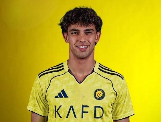 ارجو أن يفتح ملف تحقيق بشأن ماصدر من اللاعب جواو فيليكس بعد تسجيل فريقه الهدف الثاني أمام الفيحاء 

<a href="/AbdulazizTF/">عبدالعزيز بن تركي الفيصل</a>