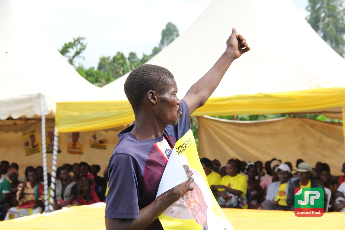 brianxgisha's tweet image. ENG. JONARD ASIIMWE.

EKYOOTO KIDUUMA WARD.

Today, Eng. Jonard Asiimwe Akiiki is in Kiduuma Ward for the much-anticipated EKYOOTO, a ward-specific event in Hoima City.

Eng. Jonard Asiimwe is now visiting selected PDM farmers and business startups. 
@ykyabalongo