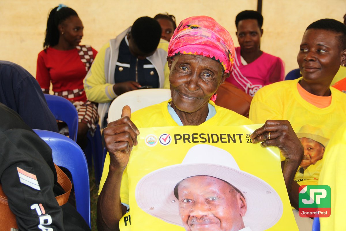 brianxgisha's tweet image. ENG. JONARD ASIIMWE.

EKYOOTO KIDUUMA WARD.

Today, Eng. Jonard Asiimwe Akiiki is in Kiduuma Ward for the much-anticipated EKYOOTO, a ward-specific event in Hoima City.

Eng. Jonard Asiimwe is now visiting selected PDM farmers and business startups. 
@ykyabalongo