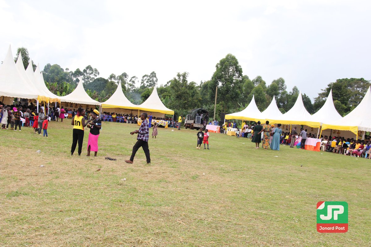 brianxgisha's tweet image. ENG. JONARD ASIIMWE.

EKYOOTO KIDUUMA WARD.

Today, Eng. Jonard Asiimwe Akiiki is in Kiduuma Ward for the much-anticipated EKYOOTO, a ward-specific event in Hoima City.

Eng. Jonard Asiimwe is now visiting selected PDM farmers and business startups. 
@ykyabalongo