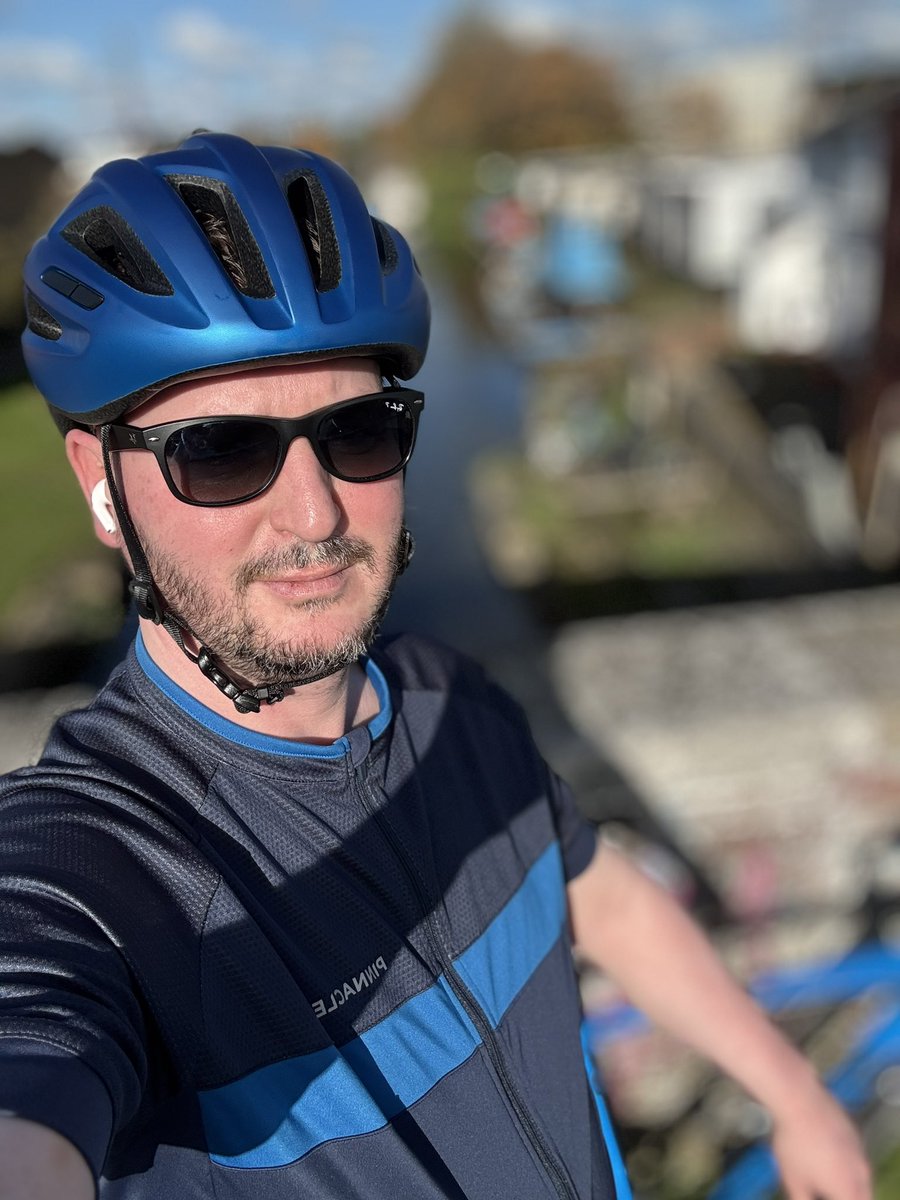 Słońce w Londynie to jak bonus od życia — trzeba brać, póki daje 😎🚴‍♂️