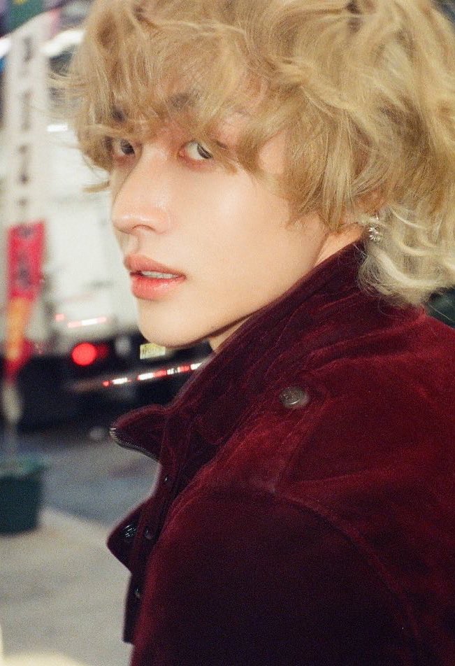 isntsmer's tweet image. “you cant walk through new york city without falling in love with something.”

— Begin Again (2013)