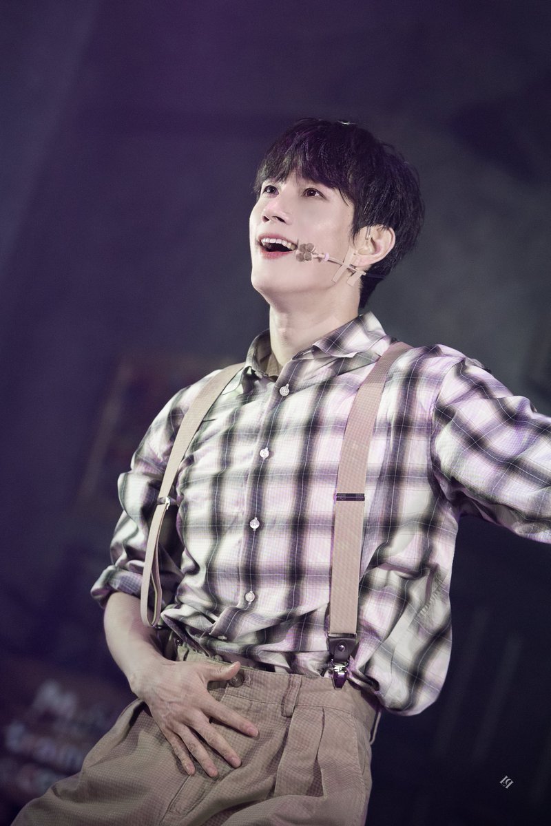 liebe__pic's tweet photo. 251102 낮 #0528   
커튼콜          

에기 *‧₊˚ #김서환 배우님

난 뮤지컬스타 🌟 https://t.co/aqhpSjSYXU