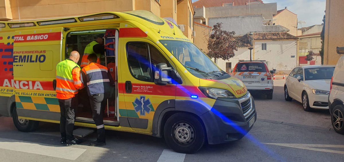 PCivilVelilla's tweet image. Nos activa #Particular por mujer de 50 años en #Domicilio
Trasladamos al Hospital de la Princesa.