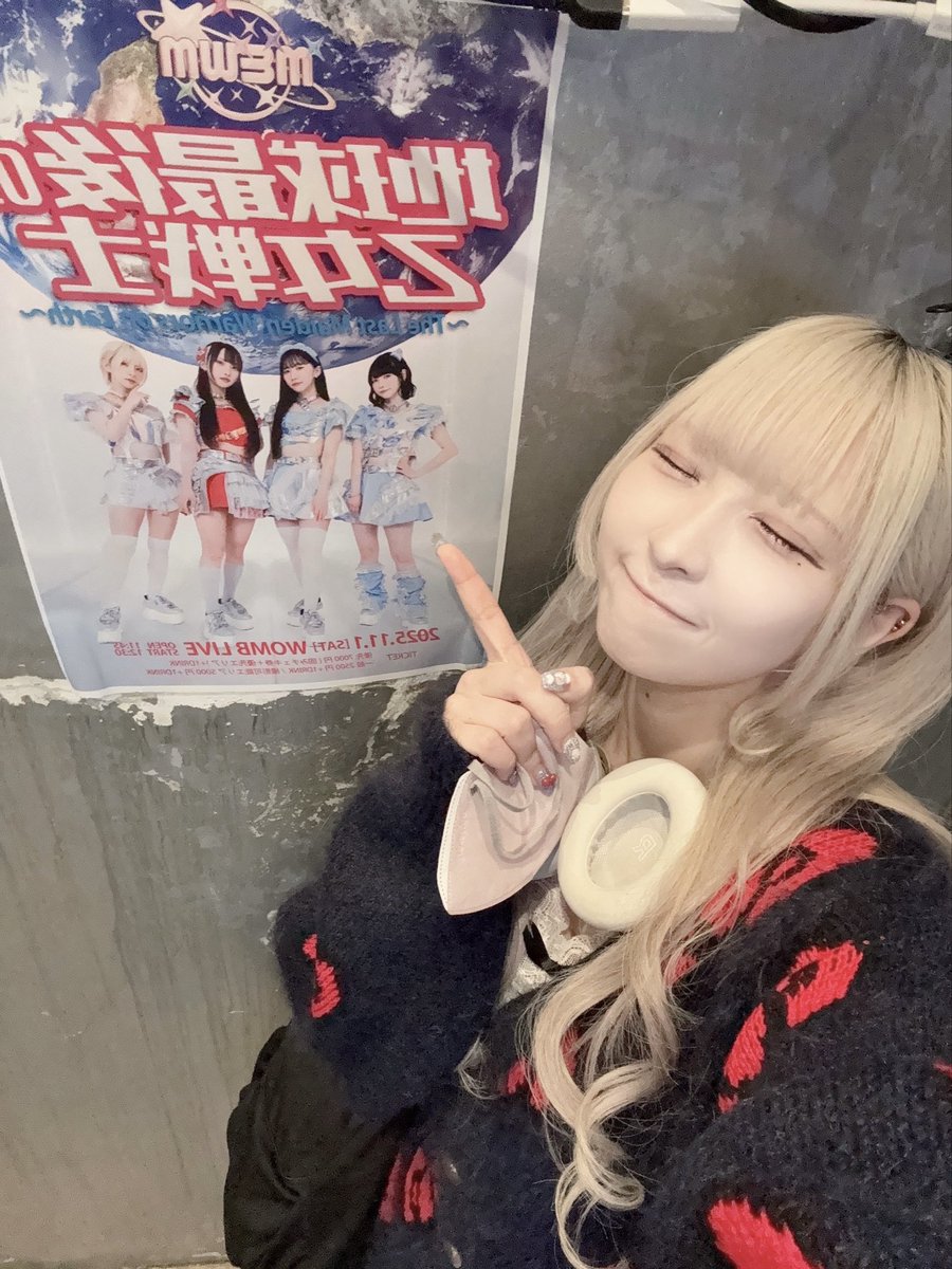 buppan_sayaka's tweet photo. MEWMさんのラストライブ、
「地球最後の乙女戦士
〜The Last Maiden Warriors on Earth〜」に行かせていただきました❤️

自分には似合わないかもって思ってた赤色。『リバースデイ』という楽曲に出会ってから、大好きで大切な色になりました！
ももこさんのような最強アイドルになる‼️

#mewm https://t.co/HtLrACC0ke