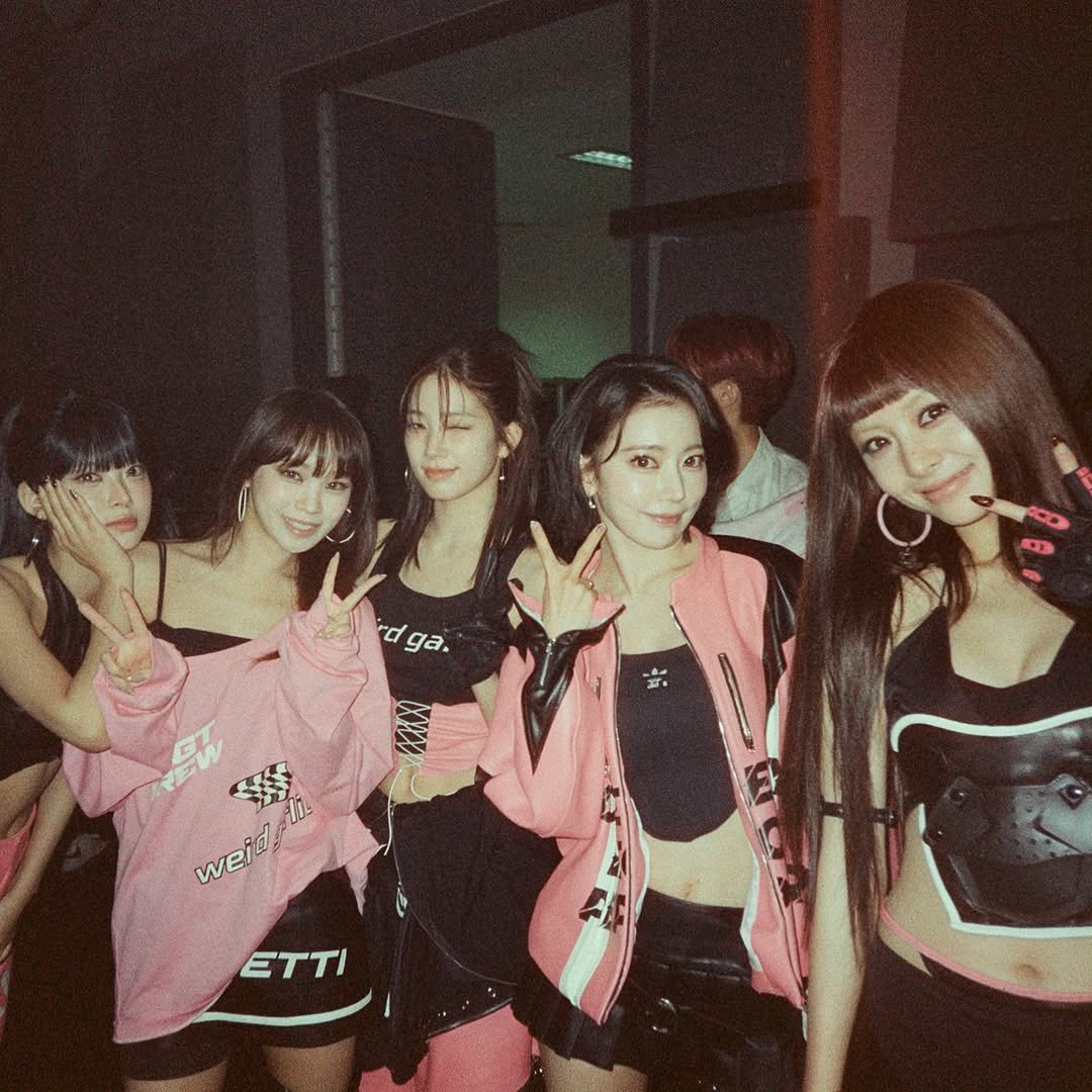 sserapics's tweet image. THIS IS LE SSERAFIM