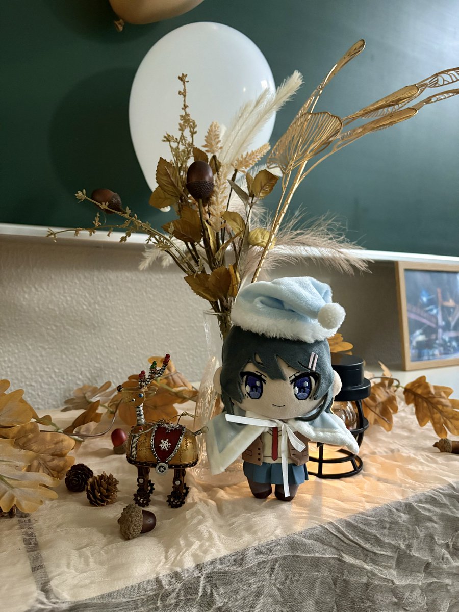 enoshimasanpo's tweet image. 〜浜大祭の思い出〜

①沖縄やきそば
②チョコバナナマシュマロ
③地域最安値(お兄さんがそう叫んでた)のフランクフルト
④秋深まるフォトスポットで撮影♡
風船が満月のようで可愛いですよね🍂🌕

タコス食べる気満々でぬい連れてました🌮（笑）

#青ブタ #聖地巡礼さんぽ
#solaris #浜大祭2025