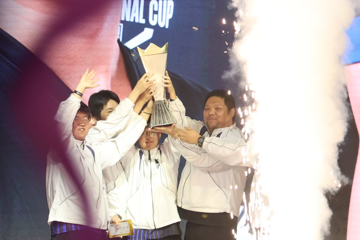 DRX ARE THE CHAMPIONS OF #BMIC2025! 🇰🇷

Korean powerhouse DRX lift the trophy after a dominant run across 3 days of intense BGMI action! 🔥

They also bag a PMGC Gauntlet Round slot — the road to global glory begins! 🌍🎮

Reports <a href="/Kalagraphe88134/">Kalagrapher</a> 

<a href="/OfficialBGMIIND/">Krafton India Esports</a> 
#BGMI