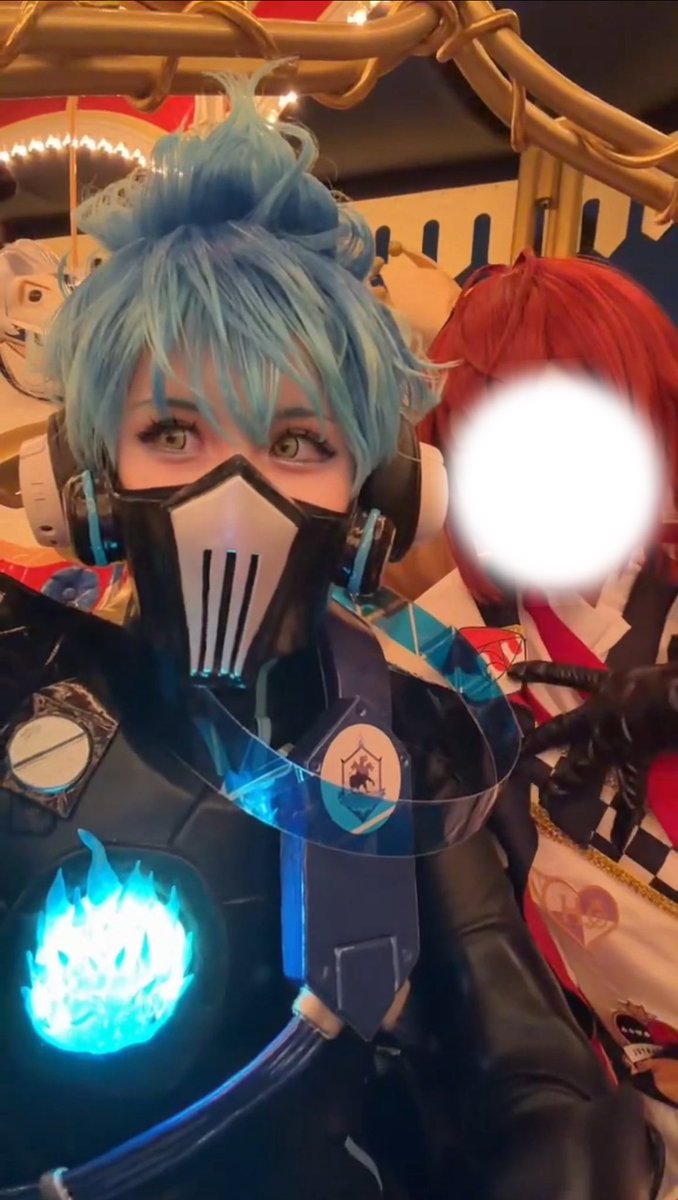 メリーゴーランドの動きにちょっとびっくりな🤖と表情もポージングも完璧な🌹さん
(許可取ってないから隠すけどまじですごいずっと🌹だった)

#Dハロツイステ仮装