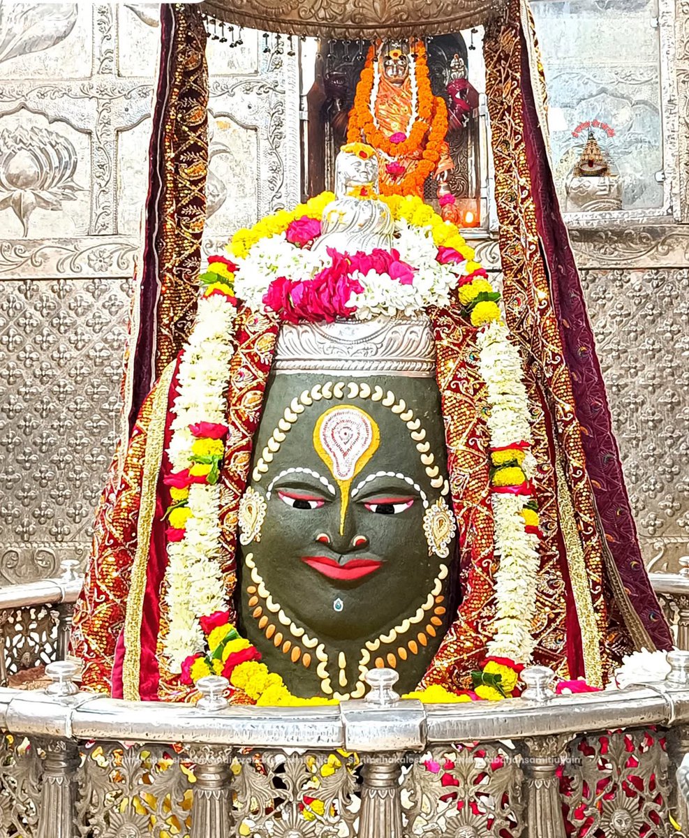 श्री महाकालेश्वर ज्योतिर्लिंग जी के आज के संध्या आरती शृंगार दर्शन 02.11.2025