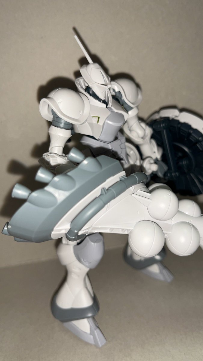 GQギャンを作ってみた😁

どうしてギャンはこれで
ゲルググがアレなの？😅

ゲルググももっとこう
なんて言えば良いかわならないけど
どうにかなったのでは、、、

ドムも売ってたけど
荷物多くてリュックに入らないサイズなので諦めました😭