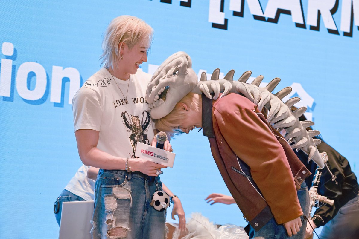 👤 : Do you have a favorite member these days? 

🐰 : Channie