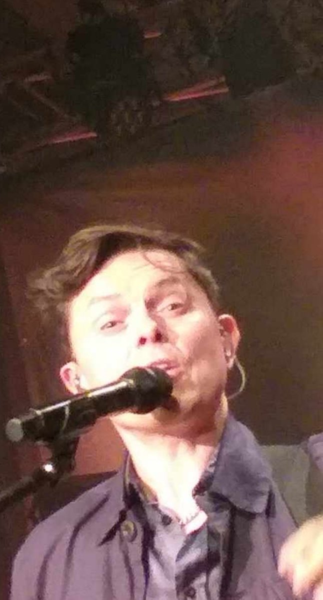 VIP_Britta's tweet image. Vielen Dank an @RADIOPSR fűr das mega-tolle #hautnah - Konzert mit MPK (#michaelpatrickkelly) 🎶🎤🎸🤗🥰🙆‍♀️❤! Herzlichen Dank, dass ich gewonnen habe!! 🙂☺ Und Herr Kelly schaute genau hin 😜😆: &apos;Singst du auch schőn mit?&apos; 😁 Jaaaaaa, das habe ich ✌🙃😘 !!!❤❤❤❤