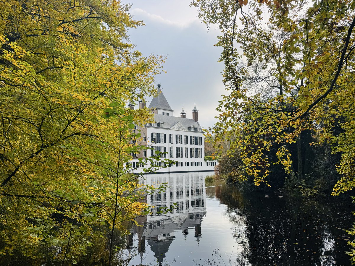 Vandaag 2de etappe van #Utrechtpad van #Veenendaal naar #Renswoude. Na dagen van miezerig weer, was her vandaag lekker Wandelen onder een druilerig zonnetje. Etappe leuk, gebied rond Kasteel van Renswoude is mooi. Vaak aan Koos moeten denken deze etappe