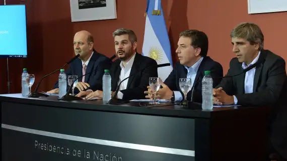 fedGG's tweet image. Momento exacto en el que el EXPERIMENTADO Marcos Peña, se llevaba puesto a todo el equipo económico de @mauriciomacri.
No se deje psicopatear presidente @JMilei, somos millones los que elegimos el camino que usted propone.