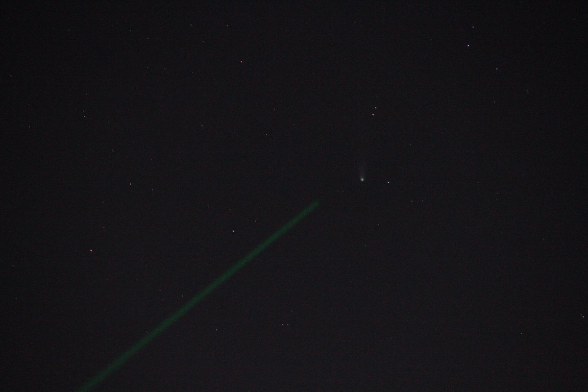 Antares_Neo's tweet image. Comet C/2025 A6 (Lemmon) Limon kuyruklusu ile tanışmaya muvaffak oldum sonunda. (İkinci foto kuyrukluyu kuyruğundan yakaladığım ilk an, Faruk abi lazerimle işaretleme yaptı haha) #comet #lemmon