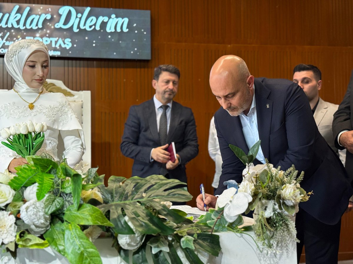 akgenclikkmaras's tweet photo. İl Gençlik Kolları Başkan Vekilimiz Zaim Ali Karalar ve yürütme kurulu üyelerimiz ile birlikte, yürütme kurulu üyemiz Furkan Çil’in nikâh merasimine iştirak ettik.

Başkanımıza ve değerli eşine bir ömür boyu mutluluklar diliyor; ailelerini tebrik ediyoruz. https://t.co/XbsFcCwzot