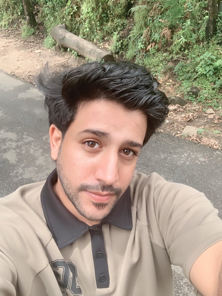 في الأمس أحدهم يكلمني بسوء علًى بعضً الأشخاًص واليًوم يأكل معهم …
على ما يبدو أن وجبتهم اليوم اناا 😉