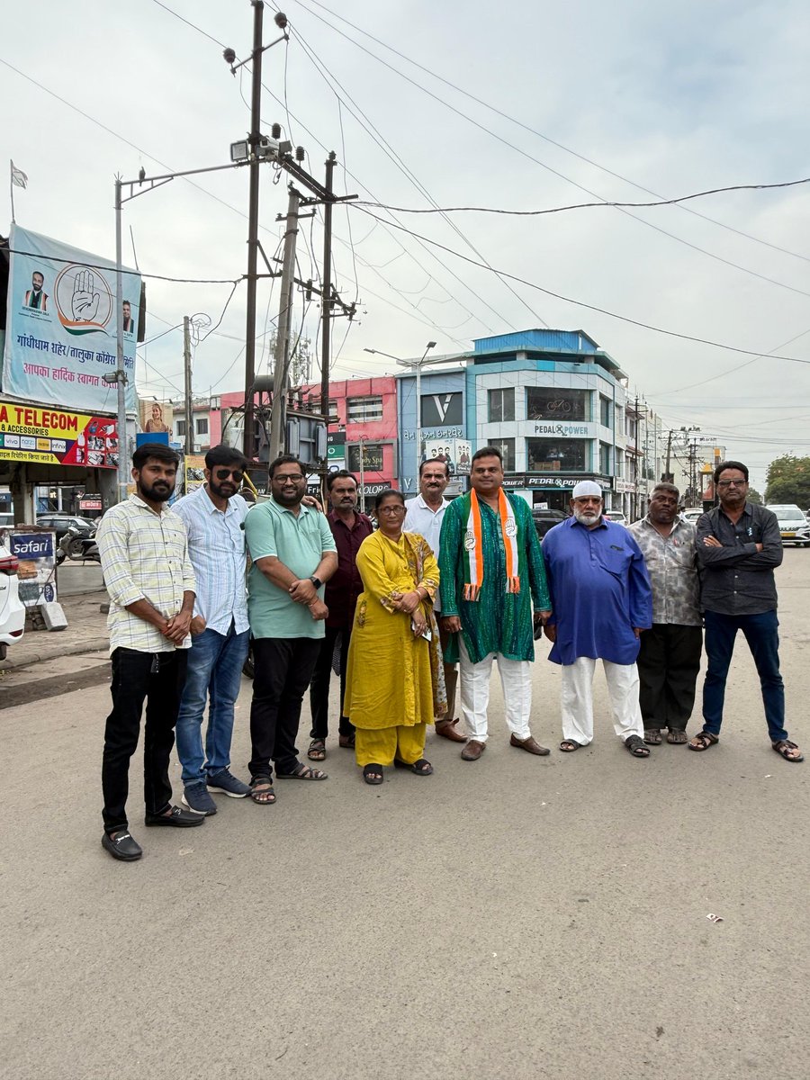 LalanNitesh's tweet image. ગાંધીધામ ખાતે ધન ધન શ્રી ગુરુ નાનક દેવજીના ૫૫૬ માં પ્રકાશોત્સવ ના પાવન અવસર નિમિત્તે નિકળેલ શોભાયાત્રા નું કોંગ્રેસ પક્ષ દ્વારા સ્વાગત કરવામાં આવ્યુ.