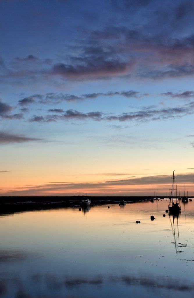 WLH1972's tweet photo. GM and Happy Sunday!
For #SundaySharing please share or QP your favourite #PhotoOfTheWeek.
No theme | please join in! This 🔽 was this morning
#BlueHour #GoldenHour #Boat #water https://t.co/ibVJJR80XY
