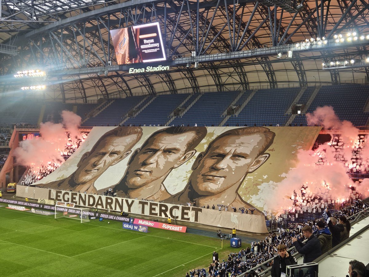 Przy Bułgarskiej dzisiaj wspomnienie Tercetu ABC z okazji 100. rocznicy urodzin Teodora Anioły - najlepszego strzelca w historii Lecha Poznań. Piłkarzy wyprowadzili legendarni piłkarze jak Piotr Mowlik, Mirosław Okoński czy Marek Rzepka. Z tej okazji - debiut złotych strojów.