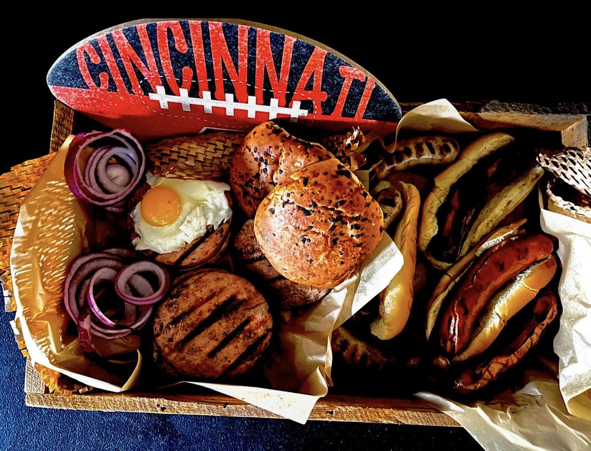 WHODEY SunDey!🔥
#sundey <a href="/Bengals/">Cincinnati Bengals</a> #tailgating #craftsausages #friedbologna #letsgobengals