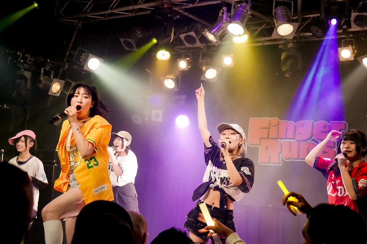 jiro_202107_sub's tweet photo. 2025年11月2日(日)
#FingerRuns presents
FREE FRANTIKA vol.12
中谷美月ココロオドル生誕
新宿MARZ
ラップクルーのFingerRunsと中谷美月
Untitledさん最終盤に乱入して祝福される中谷美月
#Untitiled
#中谷美月生誕2025 https://t.co/aZFXKCqQsU