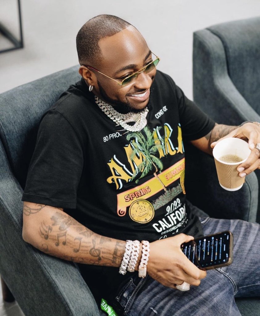 abena_sarfowah's tweet image. Let’s give this Davido’s picture just 1K likes ❤️