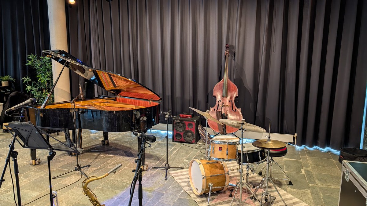 discappy's tweet image. Vanmiddag techniek verzorgen bij Jazz @ de Bieb #Almelo @BiebAlmelo