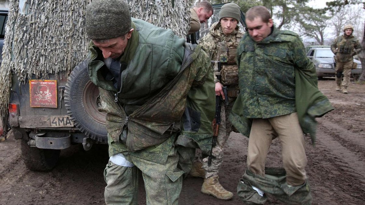 🇷🇺🇺🇦C'est un chiffre réaliste.

Parmi mes contacts en Ukraine, l'un d'entre eux m'a assuré tuer plusieurs dizaines de Russes par jour et je le crois.

Cela s'explique par la stratégie russe : ils envoient les hommes à l'abattoir pour que les lignes ukrainiennes utilisent toutes