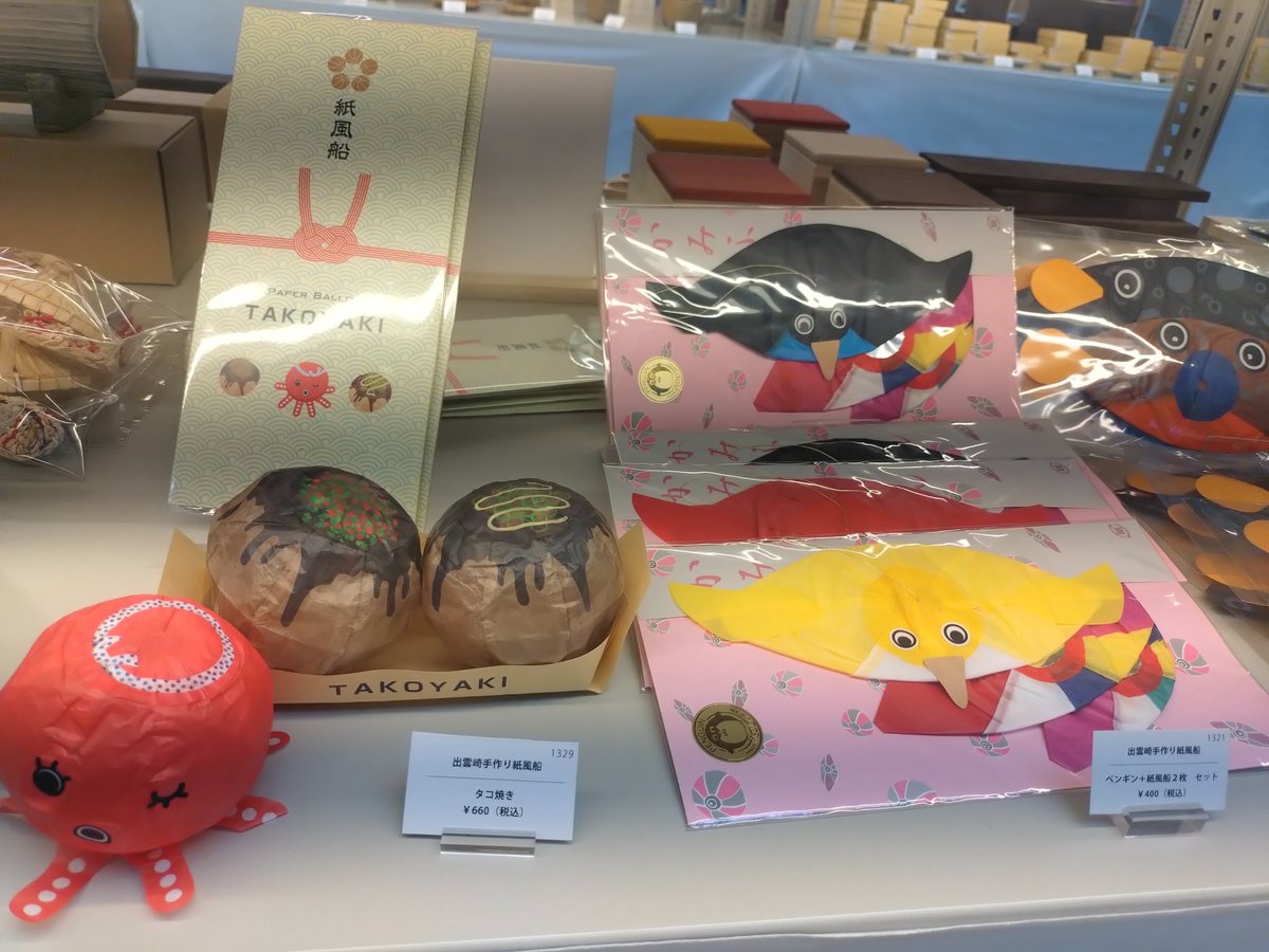 コウゲイラバーズin丸の内KITTE。
石川の輪島塗、富山の高岡銅器、高岡漆、新潟は新津焼、村上堆朱2軒、三条仏壇、加茂屏風、加茂桐箪笥、出雲崎紙風船が参加しています。
今日たくさん来てくれました。紙風船が爆売れしていて誇らしかったです。タコヤキが秀逸！