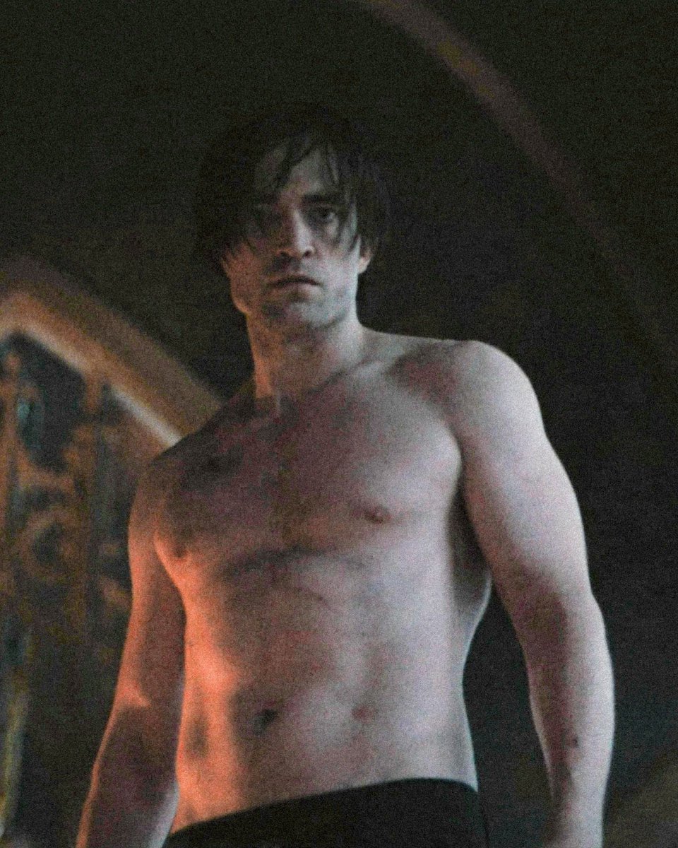 Love this version of batman! He's so beautiful I just had to draw him!! (But anatomy is still so difficult 😣) 
#Batman #battinson