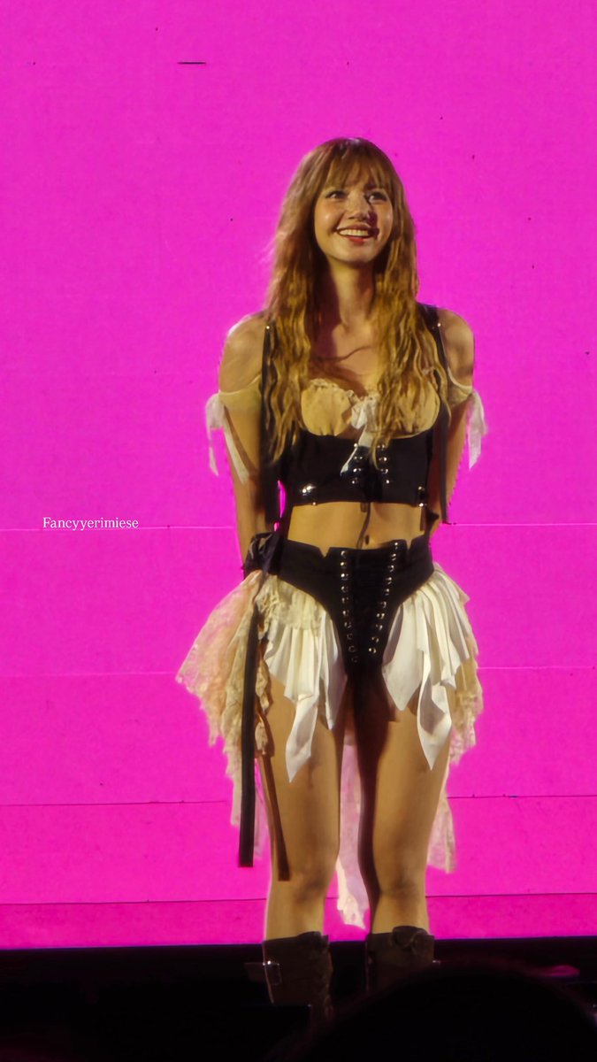 archive_lisas's tweet image. her wavy hair is everything
#DEADLINE_IN_JAKARTA