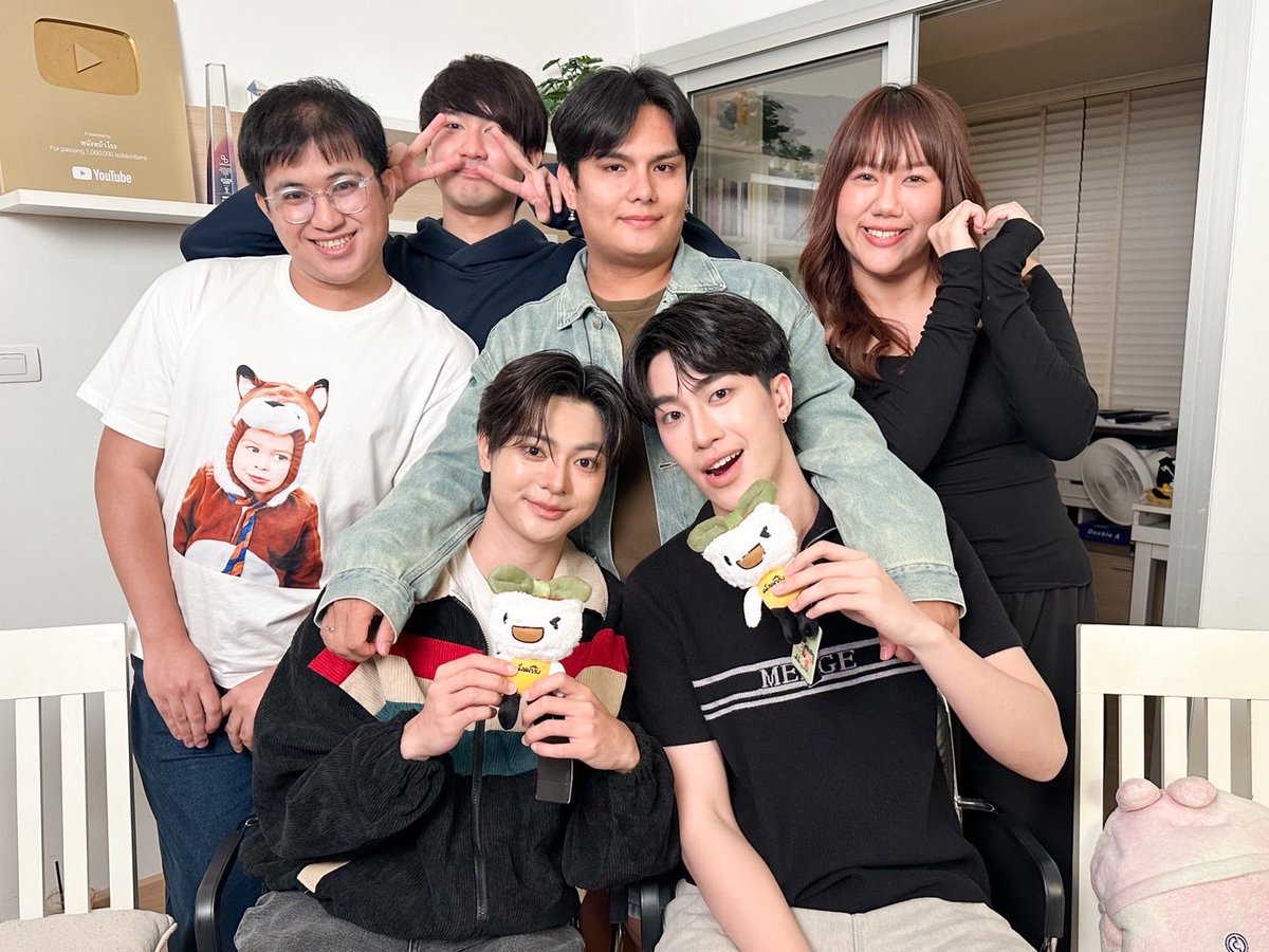 เซอร์ไพรส์ค้าบคุณแม่ ~ ดูกันหรือยังน้า #หนังหน้าโรงxการโต้กลับของซินแส 🧧 ไม่สปอยแต่ว่าอีพีนี้พูดคุยกับพี่ ๆ สนุกมาก! ใครยังไม่ดูไปดูด่วน โกโก 👀☺️

🎬 สามารถรับชมได้ที่ : youtu.be/kDpZnAvu0s0?si…

#หนังหน้าโรงxการโต้กลับของซินแส
#การโต้กลับของซินแส
#MySecretOfSeerTheSeries